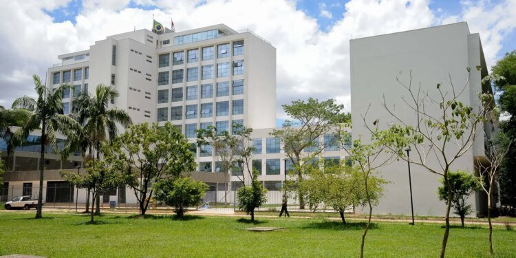 Desocupação na USP: PM retira estudantes da reitoria; relatos de feridos e apreensões