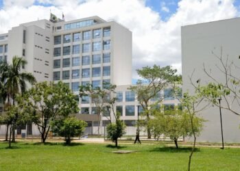 Estudantes da USP Mantêm Ocupação da Reitoria por Diálogo e Melhorias