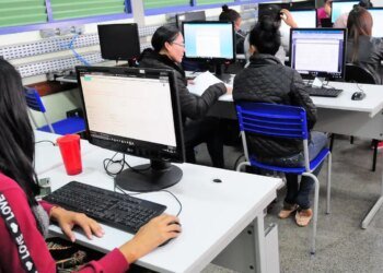 Brasil Supera Marca de 100 Mil Escolas Públicas com Internet Gratuita e de Qualidade