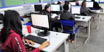 Brasil Supera Marca de 100 Mil Escolas Públicas com Internet Gratuita e de Qualidade