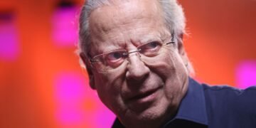 Saúde e Política: José Dirceu Inicia Tratamento Contra Linfoma em São Paulo