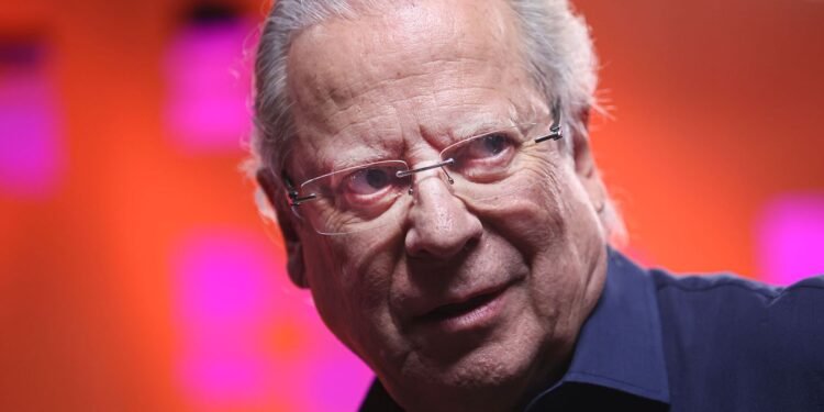 Saúde e Política: José Dirceu Inicia Tratamento Contra Linfoma em São Paulo