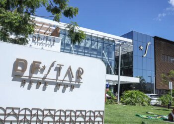 Bolsonaro: Ex-presidente Mantém Quadro Estável Após Cirurgia no Ombro e Prisão Domiciliar