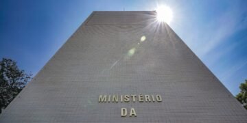 Governo Bloqueia R$ 22,1 Bilhões Adicionais no Orçamento de 2026