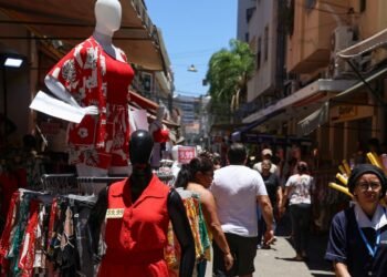 Novo Desenrola: Juros e Spreads Elevados Pressionam Endividamento Familiar no Brasil