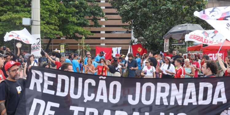 Debate Nacional: Os Impactos da Escala de Trabalho 6×1 e a Busca por Jornadas Reduzidas no Brasil