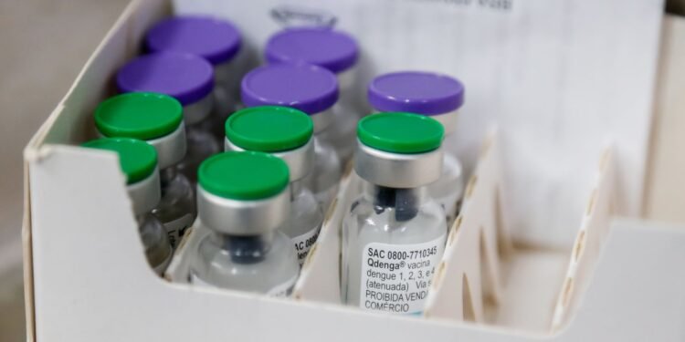 São Paulo Amplia Vacinação Contra Dengue para Profissionais de Saúde e Pessoas com 59 Anos
