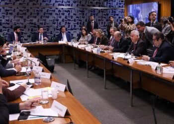 Câmara: Governo Retira Urgência de PL 6×1, Destravando Pauta e Priorizando Misoginia e MEI Câmara: Governo Retira Urgência de PL 6×1, Destravando Pauta e Priorizando Misoginia e MEI