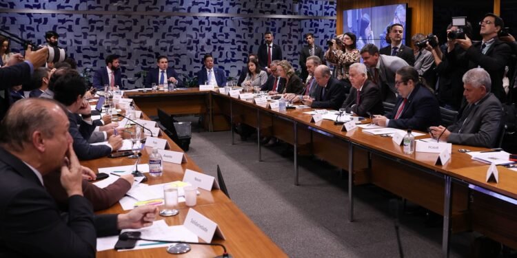 Câmara: Governo Retira Urgência de PL 6×1, Destravando Pauta e Priorizando Misoginia e MEI