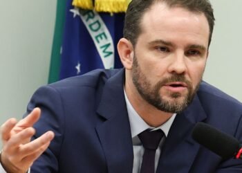 Brasil Avalia Impactos Econômicos da Classificação dos EUA sobre Facções Criminosas Brasil Avalia Impactos Econômicos da Classificação dos EUA sobre Facções Criminosas