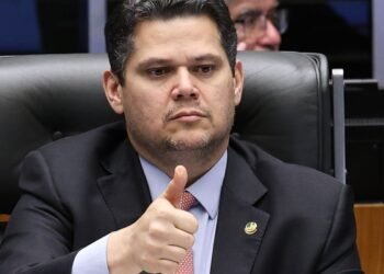 Alcolumbre Defende Tramitação e Debate Amplo para PEC da Jornada 6×1 no Senado Alcolumbre Defende Tramitação e Debate Amplo para PEC da Jornada 6×1 no Senado