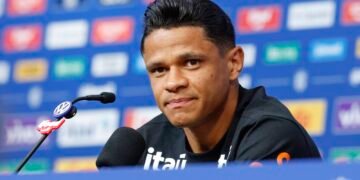 Douglas Santos: Retorno à Seleção Sob Ancelotti e a Estratégia Tática com Vini Jr.