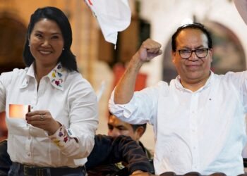Eleições Peru: Keiko Fujimori Assume Liderança por Mínima Margem em Apuração Acirrada