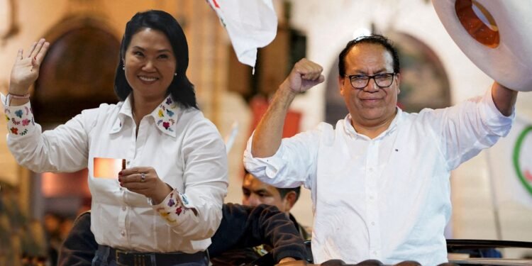 Eleições Peru: Keiko Fujimori Assume Liderança por Mínima Margem em Apuração Acirrada