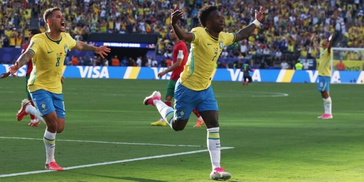 Análise de Destaques: Raphinha, Vini Jr. e Douglas Santos nos Números da Estreia do Brasil na Copa
