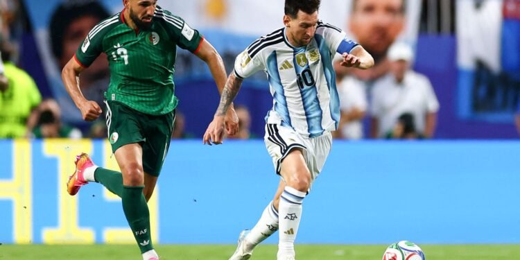 Messi Recreve História na Copa: Hat-trick na Estreia e Recorde de Artilharia
