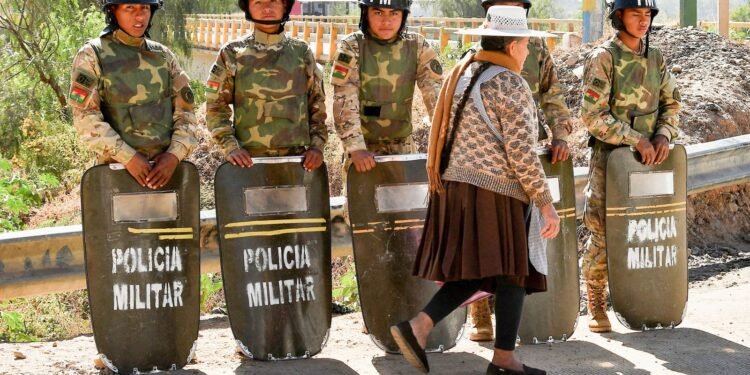 Bolívia: Bloqueios Diminuem Após Acordo Sindical e Decretada Medida Excepcional