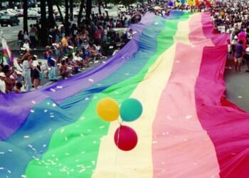 Dia do Orgulho LGBTQIA+: Trajetória e Desafios da Luta por Direitos no Brasil