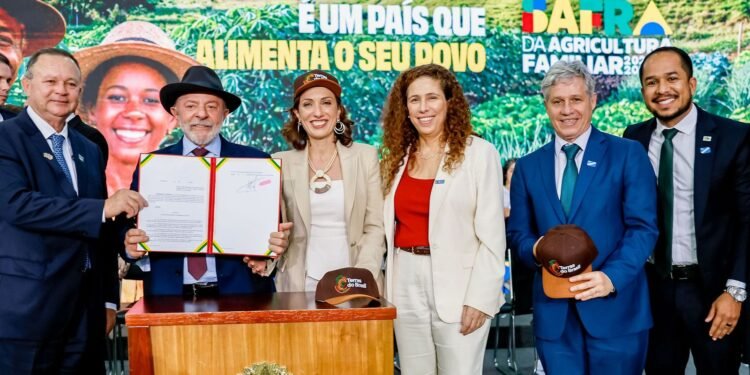 Lula Lança Plano Safra Familiar com R$ 97,3 Bilhões e Defende Soberania Alimentar Lula Lança Plano Safra Familiar com R$ 97,3 Bilhões e Defende Soberania Alimentar