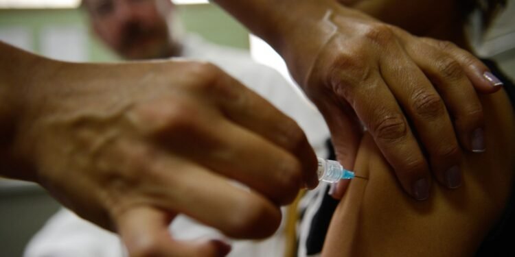 Vacinação contra HPV para Adolescentes de 15 a 19 Anos é Prorrogada até Dezembro