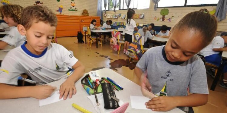 Estudo Revela Formalização de Políticas de Recomposição da Aprendizagem no Brasil