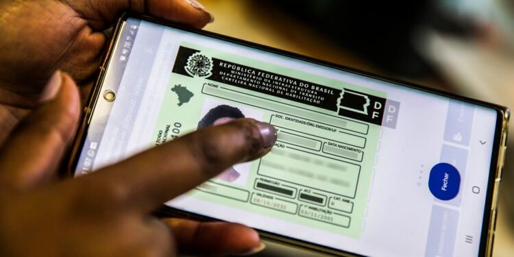 Lula Sanciona Lei de Renovação Automática da CNH para Bons Condutores
