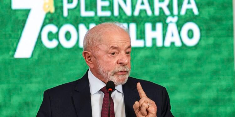 Governo Estuda Devolução de Celulares Roubados via Correios, Anuncia Lula