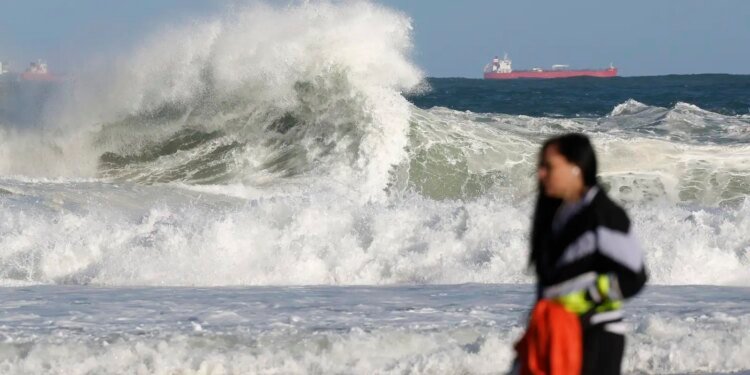 Rio de Janeiro em Alerta: Ressaca e Ondas de até 2,5 Metros