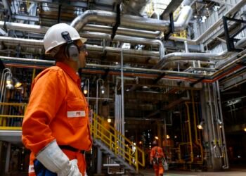 Economia Brasileira Cresce 0,1% em Abril, Demonstrando Resiliência Diante de Cenário Desafiador