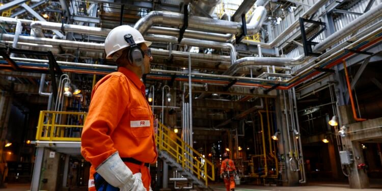 Economia Brasileira Cresce 0,1% em Abril, Demonstrando Resiliência Diante de Cenário Desafiador
