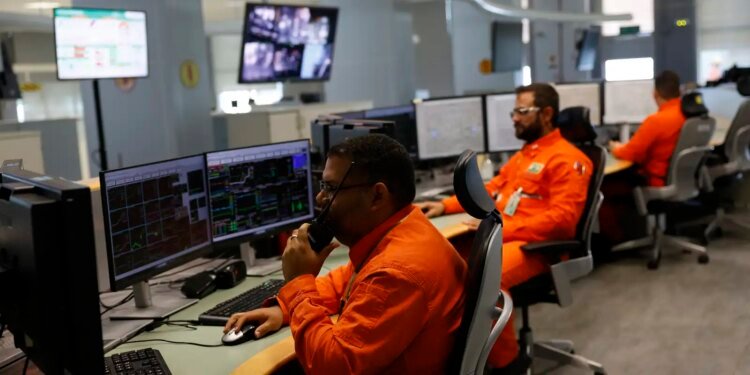 Mercado de Trabalho Aquecido: Brasil Registra Menor Taxa de Subutilização da História