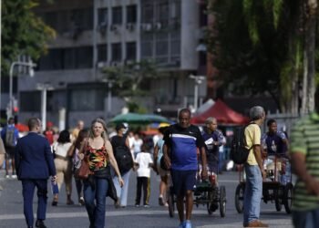 Desigualdade Salarial: Entidades Sem Fins Lucrativos Apresentam Menor Lacuna de Gênero, Aponta IBGE Desigualdade Salarial: Entidades Sem Fins Lucrativos Apresentam Menor Lacuna de Gênero, Aponta IBGE