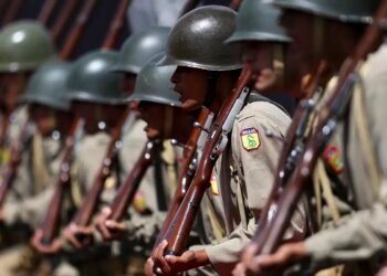 Exército Brasileiro Mantém Vigilância de Fronteiras Apesar de Bloqueio Orçamentário Exército Brasileiro Mantém Vigilância de Fronteiras Apesar de Bloqueio Orçamentário