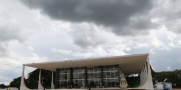 STF Libera Julgamento de Eduardo Bolsonaro por Coação e Acusação de ‘Tarifaço’ STF Libera Julgamento de Eduardo Bolsonaro por Coação e Acusação de ‘Tarifaço’