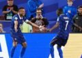 França vence Iraque por 3 a 0 após paralisação histórica por tempestade