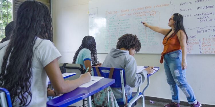 Censo Escolar 2025: Brasil Atinge Marcas Históricas na Redução de Reprovação e Abandono Escolar