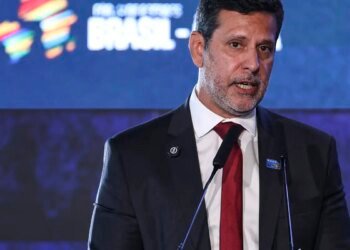 Brasil Atinge Menor Taxa de Analfabetismo Histórica Impulsionada por Políticas Educacionais