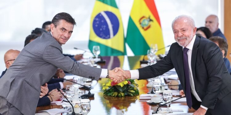 Brasil Adapta Estratégia Regional Após Ascensão da Direita na América Latina
