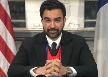 Prefeito de Nova York Exalta Futebol como Ferramenta de Mobilização Social e Homenageia Sócrates e a Democracia Corinthiana Prefeito de Nova York Exalta Futebol como Ferramenta de Mobilização Social e Homenageia Sócrates e a Democracia Corinthiana