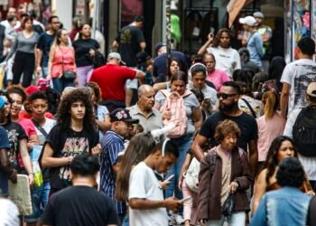 Salários Alavancam Redução da Pobreza em 22 Metrópoles Brasileiras