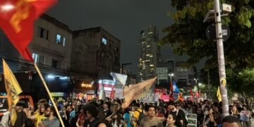 Protestos Estudantis Intensificam Pressionando Contra Cortes Orçamentários em Universidades Paulistas Protestos Estudantis Intensificam Pressionando Contra Cortes Orçamentários em Universidades Paulistas