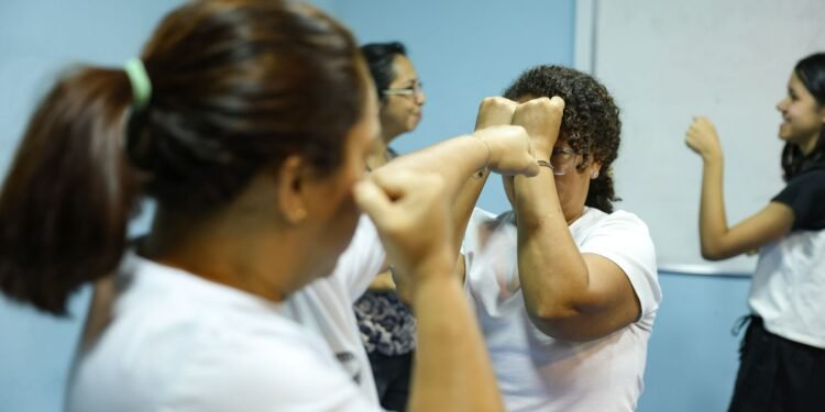 Senado Aprova PL que Libera Venda de Aerossol para Defesa Pessoal Feminina