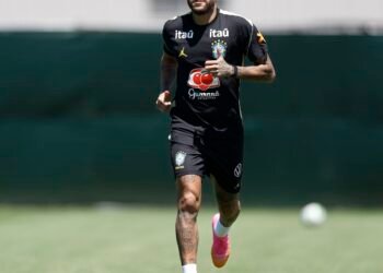 Neymar Inicia Treinos de Campo com a Seleção Brasileira na Preparação para a Copa do Mundo
