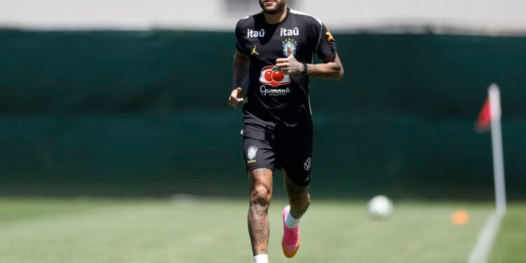 Neymar Inicia Treinos de Campo com a Seleção Brasileira na Preparação para a Copa do Mundo
