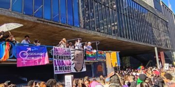 Caminhada de Mulheres Lésbicas e Bissexuais em SP Destaca Luta Contra Violência e Discriminação