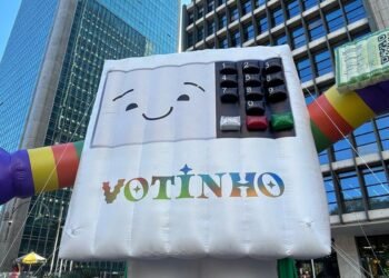 Parada LGBT+ de São Paulo Celebra 30 Anos, Enfatizando o Voto e a Conquista de Direitos