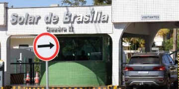 Bolsonaro Recorre Contra Proibição de Visitas e Restrições Políticas em Prisão Domiciliar