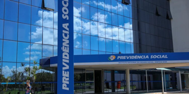 Polícia Federal Desmantela Fraude Multimilionária em Benefícios do INSS para Indígenas na Bahia