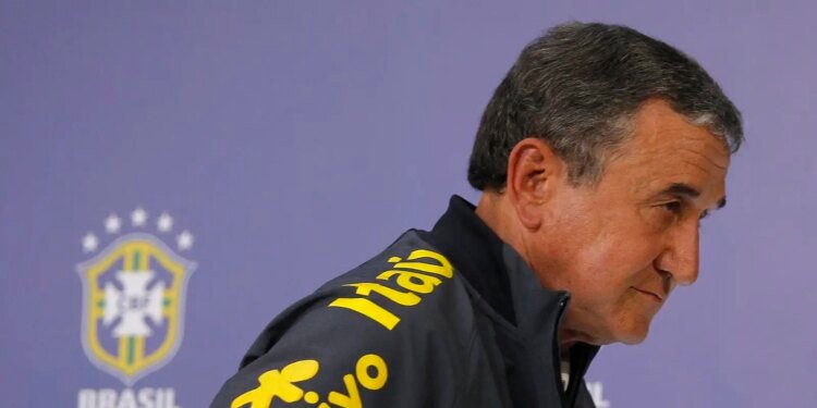 Carlos Alberto Parreira: Ex-Técnico da Seleção Segue na UTI com Infecção Pulmonar e Hemodiálise