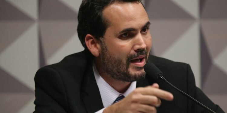 Governo Descarta Retomada de Subsídio Adicional ao Diesel e Mantém Apoio Atual